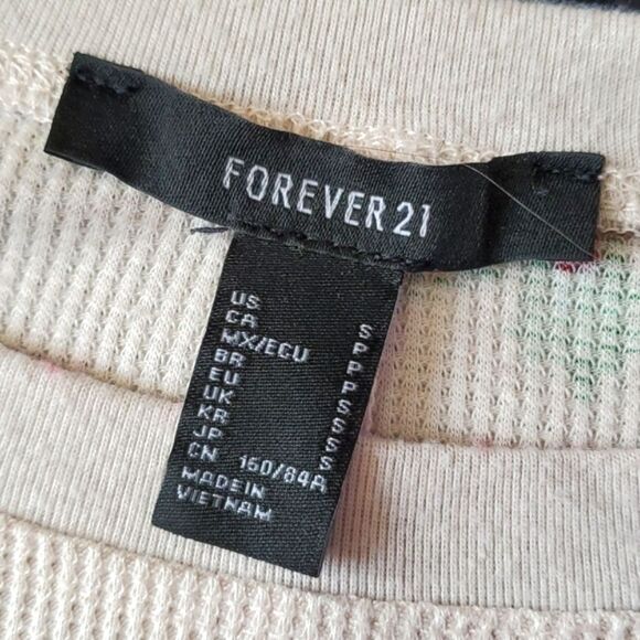 Forever 21 Poinsettia Thermal Crop - Picture 7 of 8